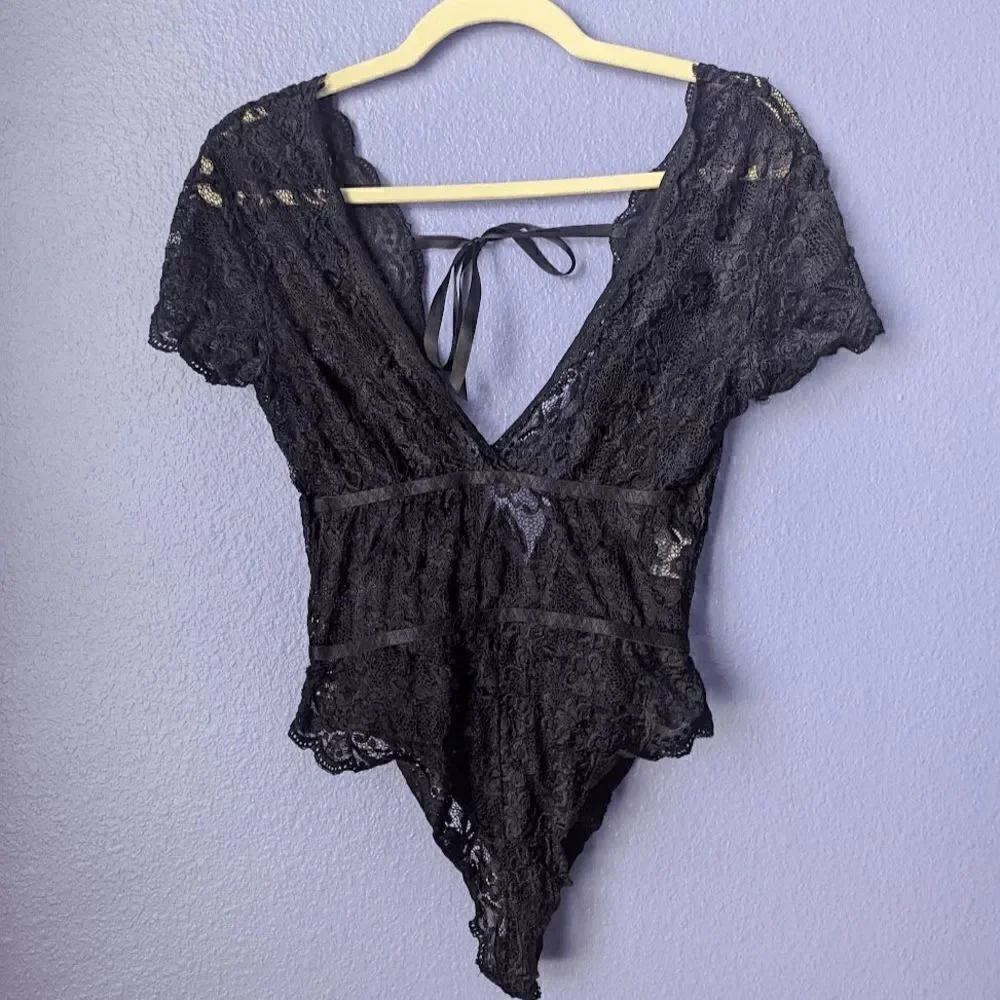 SHEIN Women's Classic Sexy Floral Lace Scallop Trim Teddy Bodysuit Sleepwear S